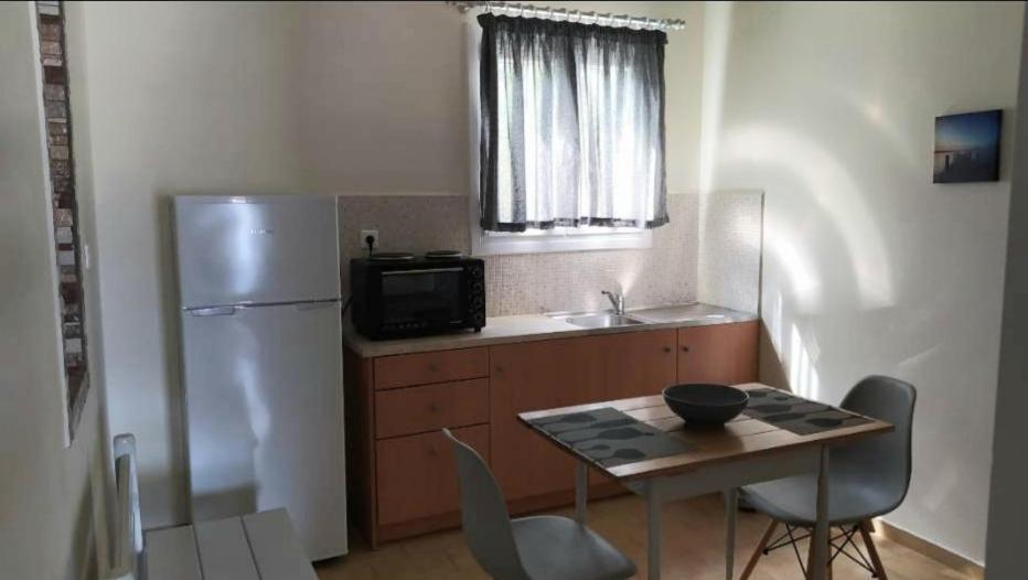 Meltemi Apartment Posidhonia  ภายนอก รูปภาพ